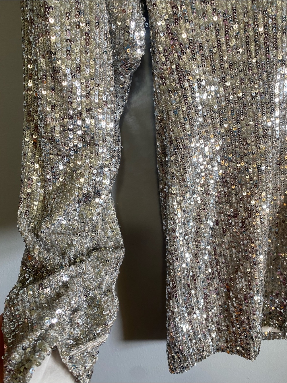 Ronny Kobo Lauper Dress Silver Medium
Sequin Cocktail Keyhole Neckline - Picture 10 of 11